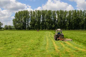 tractor maait gras