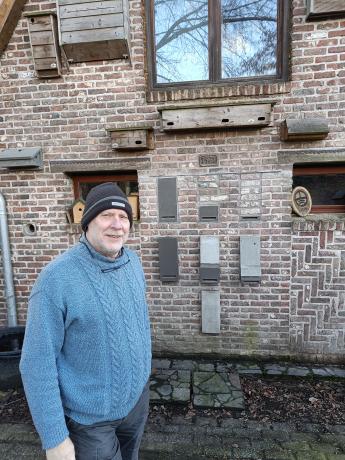 Dirk Criel enkele opstellingen voor onder andere vleermuizen bij het Faunahuis 
