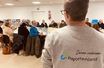 LEADER - voorzitter LAG Pajottenland+ Frank Nevens spreekt zijn LAG toe