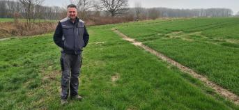 Landbouwer Johan op grasbufferstrook