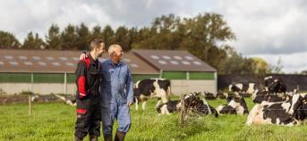 vader en zoon landbouwer